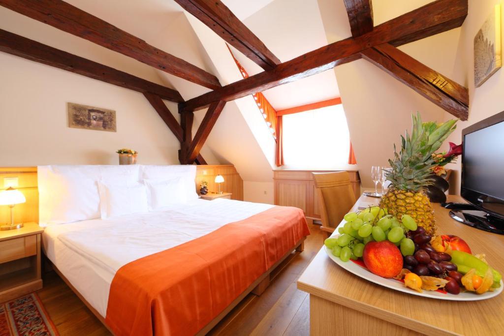Hotel Historia & Historante Veszprém Quarto foto