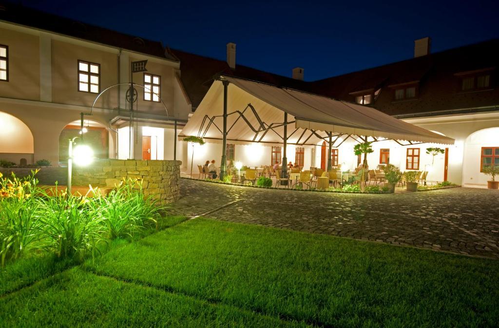 Hotel Historia & Historante Veszprém Exterior foto