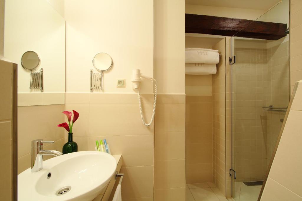 Hotel Historia & Historante Veszprém Quarto foto