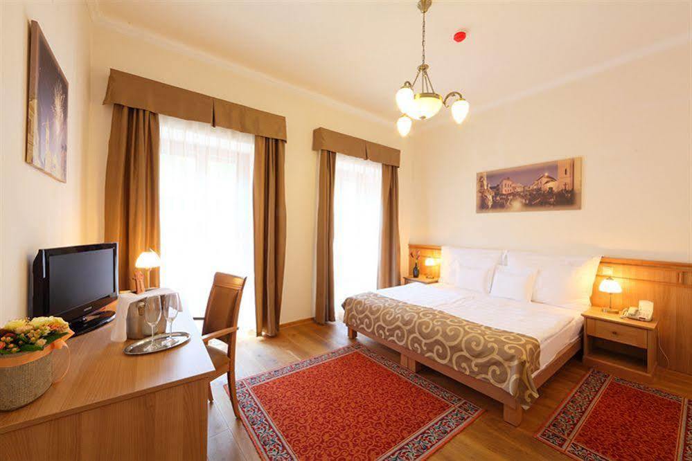Hotel Historia & Historante Veszprém Exterior foto