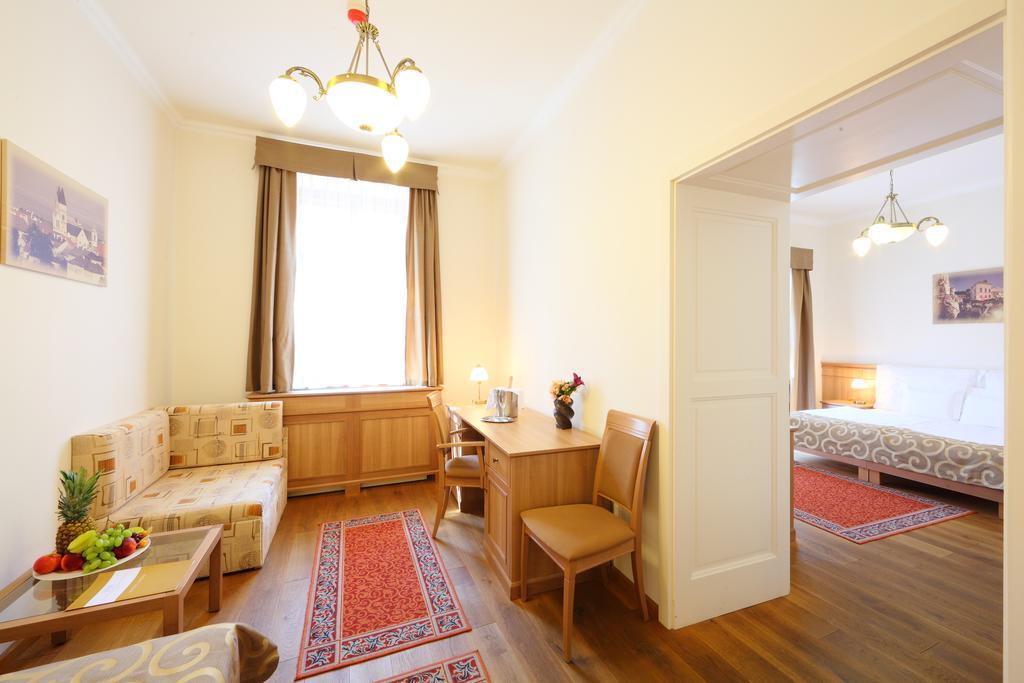 Hotel Historia & Historante Veszprém Quarto foto